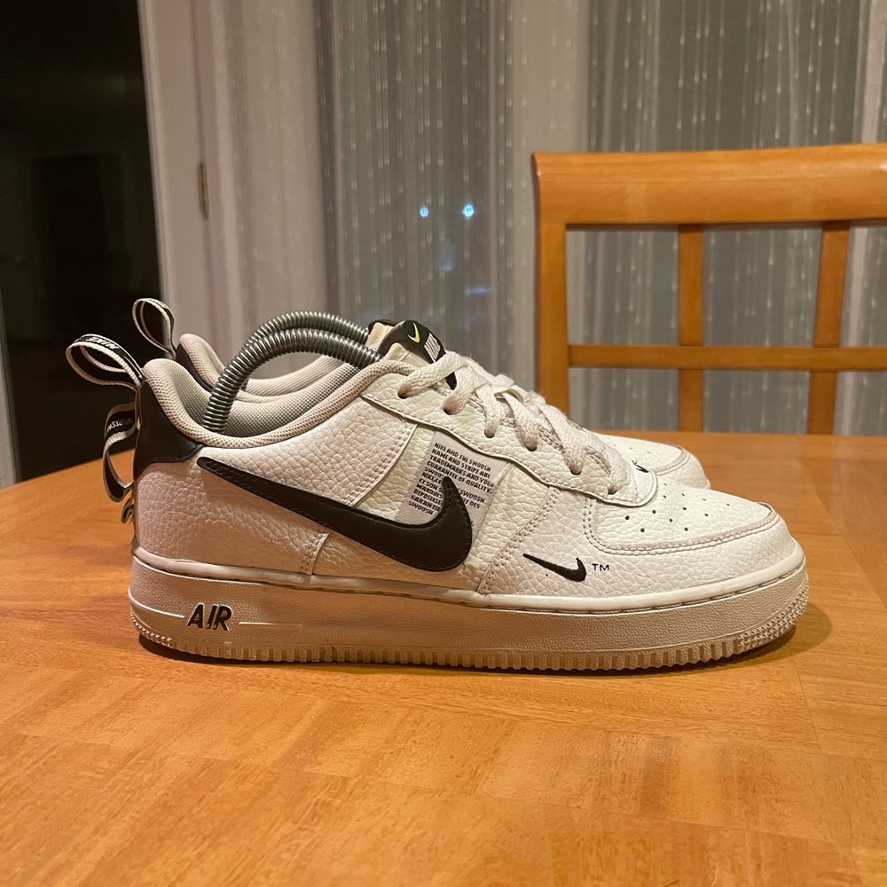 Nike White and Black Sneakers for Everyday Comfort